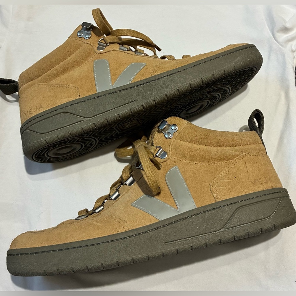 Veja Roraima Suede sneakers in Desert Oxford Grey Khaki colorway